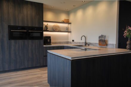 Maatwerk keuken en interieurbouw met keramisch werkblad
