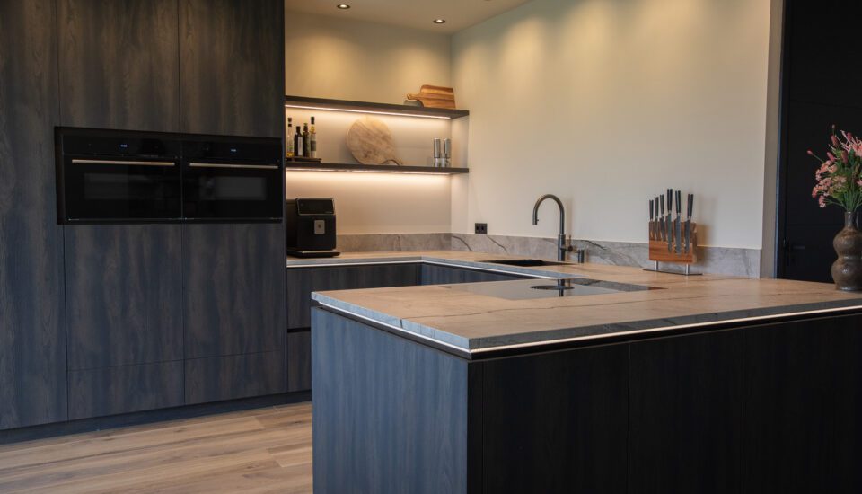Maatwerk keuken en interieurbouw met keramisch werkblad
