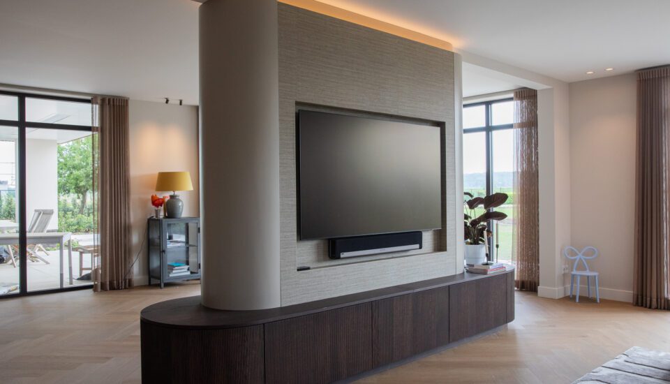 Tv meubel als room divider